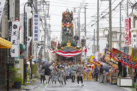 久喜提燈祭り「天王様」　町内巡行（本三） [OKE110022812]