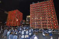 久喜提燈祭り「天王様」　提燈山車　ぶつけ合い [OKE110022855]