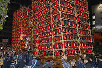 久喜提燈祭り「天王様」　提燈山車　ぶつけ合い [OKE110022870]