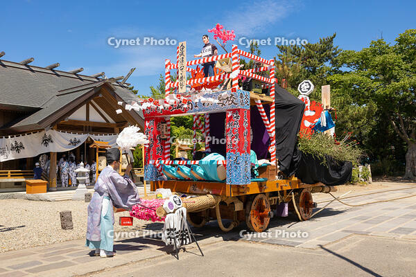 土崎神明社祭　曳山行事（宵宮）　郷社参り　お祓い [OKE110019905]