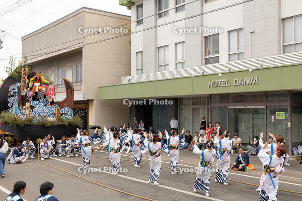 土崎神明社祭　曳山行事（本祭）　御幸曳山　演芸披露 [OKE110019954]