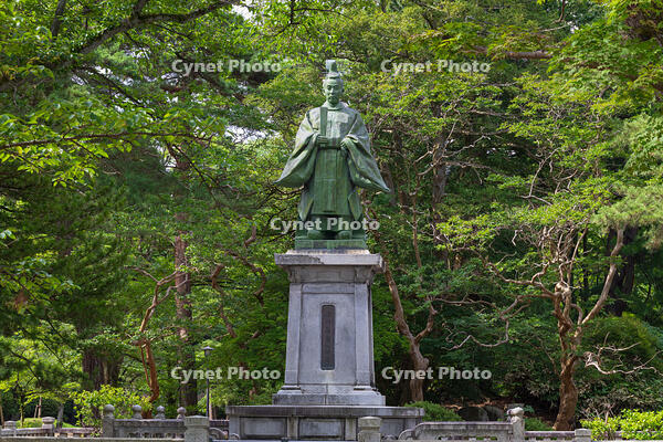 千秋公園（久保田城跡）　佐竹義堯公銅像 [OKE110019982]