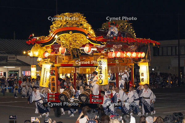 花輪ばやし　駅前行事　屋台（横丁） [OKE110020728]