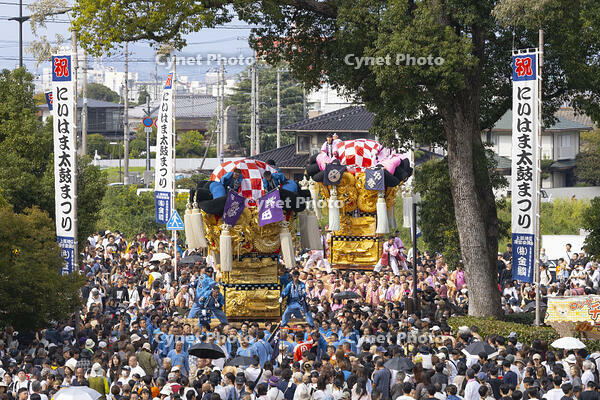 新居浜太鼓祭り　上部地区山根グラウンド統一寄せ [OKE110021738]