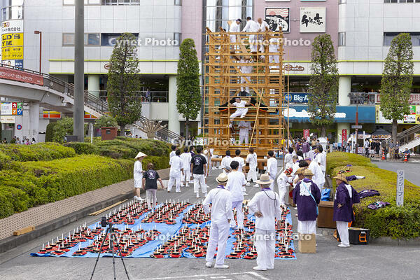久喜提燈祭り「天王様」　山車組替（東一） [OKE110022835]