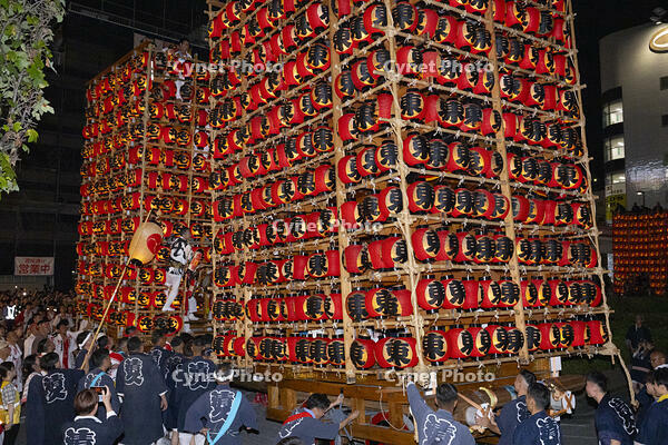 久喜提燈祭り「天王様」　提燈山車　ぶつけ合い [OKE110022870]