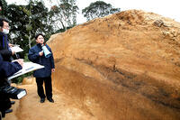 大宰府の土塁）土塁が見つかった前畑遺跡 [ASA110022758]