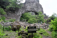 妙義山　第四石門の周辺「落石注意」 [ASA110022805]