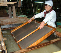 寒に励む　和紙の手すき、内子で最盛期　／… [ASA110022905]