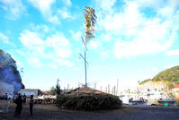 海岸に組み立てられたグロ [ASA110022938]