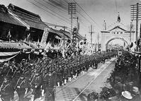 日露戦争の勝利で凱旋行進 [ASA110023012]