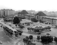 １９５２年　東京駅丸ノ内口前広場 [ASA110023021]