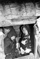 戦時生活　退避訓練、“敵機来襲”で大人も… [ASA110023066]