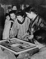 投票する女性（１９４７年の第１回統一地方… [ASA110023383]