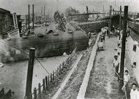 １９４９年　三鷹事件で駅前に飛び出した暴… [ASA110023753]