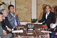 与野党幹事長書記局長会談２ [ASA110024027]