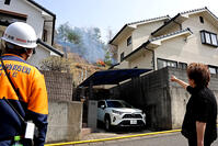 今治山火事　住宅に迫る火 [ASA110024370]
