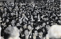 1988年、最高値を更新した大納会の東京証券取… [ASA110024562]