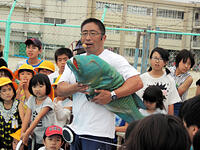 遊泳ロボ、子どもイキイキ　豊橋・林さん、… [ASA110024578]