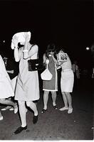 １９６６年　ビートルズ公演に集まったファン [ASA110024652]