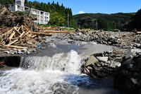 川のようになった道路　輪島 [ASA110024706]