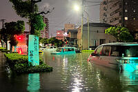 千葉県で線状降水帯が発生。冠水した千葉市… [ASA110024726]