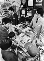 １９８４年　人気のテレビゲーム機 [ASA110024759]