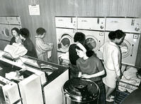 １９６５年　東京・コインランドリーが日本… [ASA110024789]