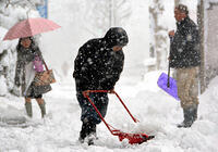 大雪・暴風、各地で混乱　交通乱れ、転倒事… [ASA110024806]