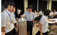 どう選ぶ？高校生選挙学ぶ　山梨学院大生が… [ASA110024878]