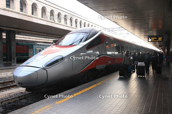 ローマ・テルミニ駅　高速列車フレッチャルジェント [IMS110000707]