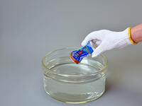 気圧の差でつぶれる缶 [JIM110002804]