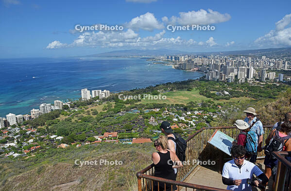 ダイヤモンドヘッド頂上から [JIM110002730]