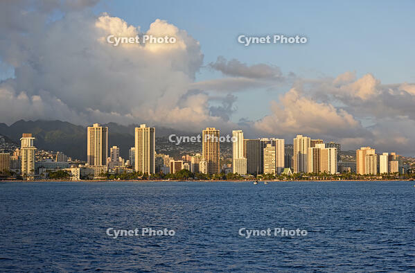 ワイキキビーチ沖から街並み [JIM110002753]