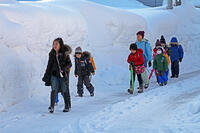 雪の登校　新潟県　十日町市 [MAS110007344]