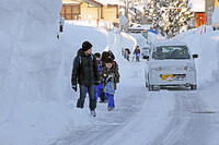 雪の登校　新潟県　十日町市 [MAS110007363]