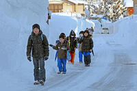 雪の登校　新潟県　十日町市 [MAS110007365]