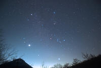 東の空の冬の大六角形（画面左の輝星は木星)　2025.12.18　21h17m　群馬県　下仁田町 [MAS110009332]