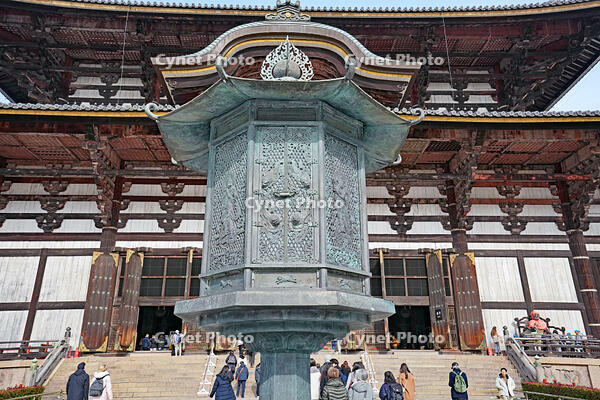 東大寺　大仏殿　金銅八角燈籠　奈良県 [MAS110008835]