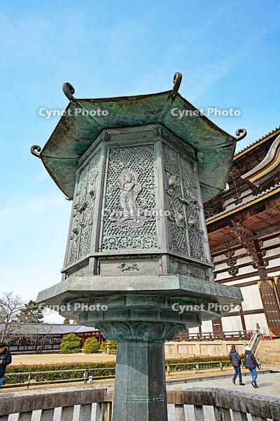 東大寺　大仏殿　金銅八角燈籠　奈良県 [MAS110008837]