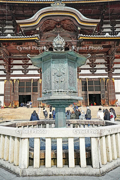 東大寺　大仏殿　金銅八角燈籠　奈良県 [MAS110008838]