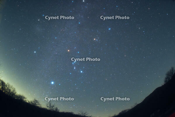 冬の星座　左上に木星があったが画像処理で消去　(対角魚眼レンズ使用)　2025.12.16　23h12m　群馬県　下仁田町 [MAS110009365]