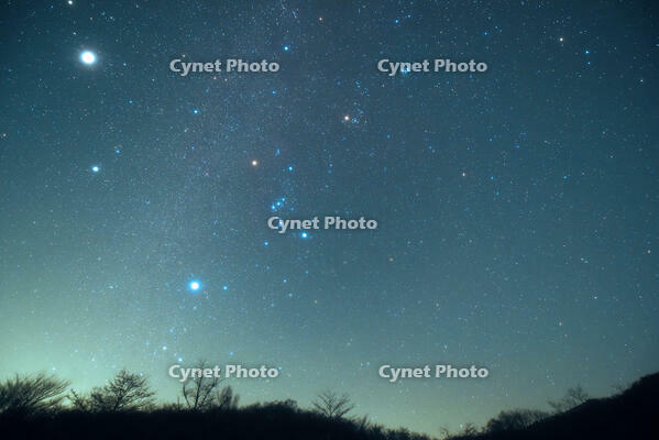 冬の星座　左上の輝星は木星　2025.12.16　22h54m　群馬県　下仁田町 [MAS110009370]