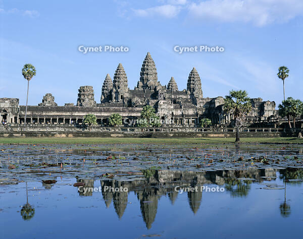Facade of a temple, Angkor Wat, Siem Reap, Cambodia [SPS110000040]