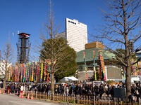 のぼり旗が並ぶ両国国技館　東京都 [YOS110002328]