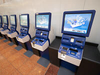 羽田空港第２ターミナル　国内線出発ロビー　自動チェックイン機　東京都 [YOS110002358]