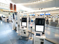 羽田空港第３ターミナル　国際線出発　自動チェックイン機　東京都 [YOS110002369]