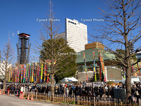 のぼり旗が並ぶ両国国技館　東京都 [YOS110002328]