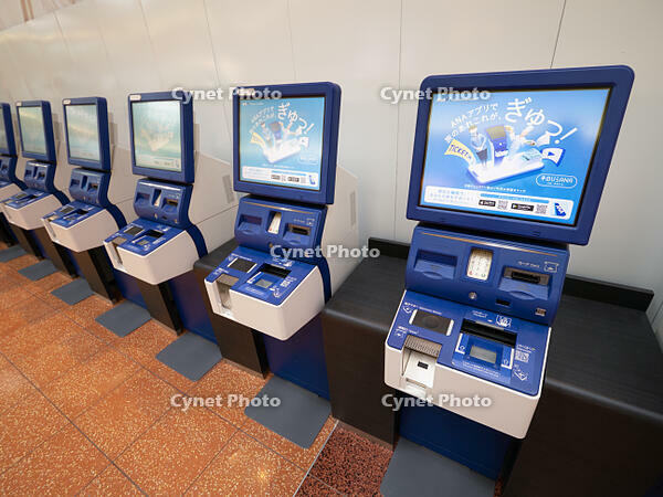 羽田空港第２ターミナル　国内線出発ロビー　自動チェックイン機　東京都 [YOS110002358]