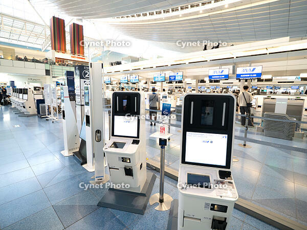 羽田空港第３ターミナル　国際線出発　自動チェックイン機　東京都 [YOS110002369]